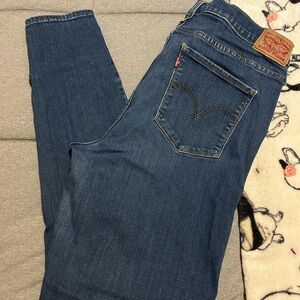 LEVIS 720 High Rise Super Skinny